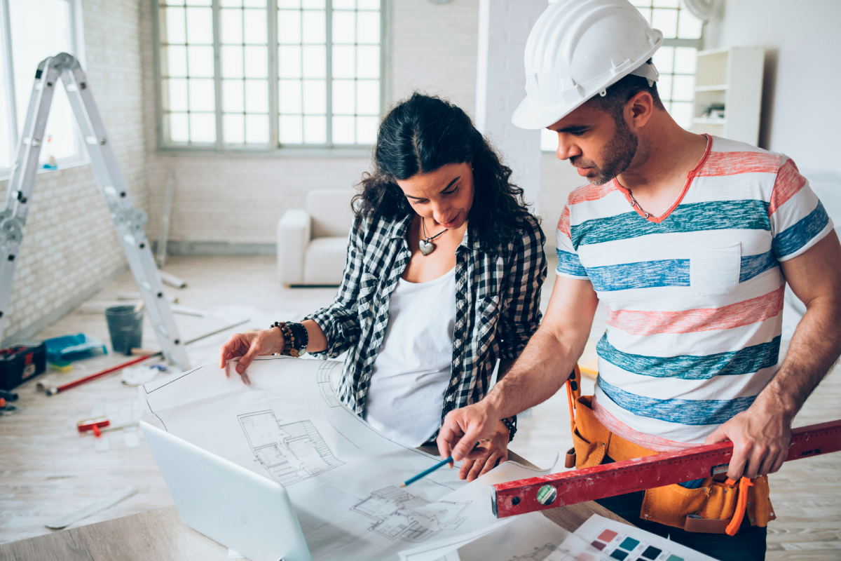 Woman talking to her home renovation contractor